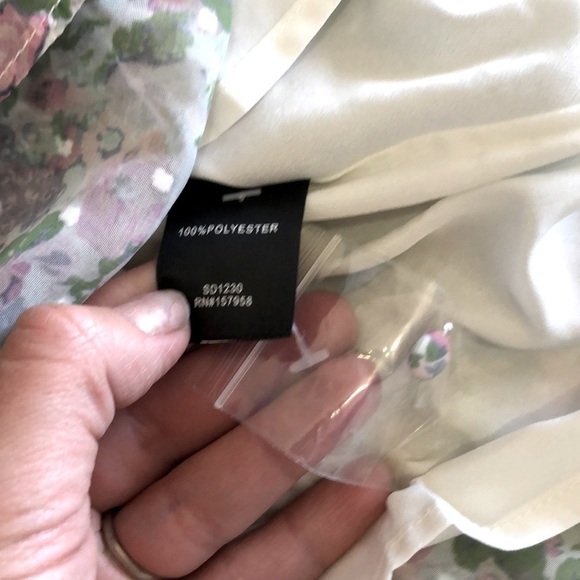 NWT Senlis Floral Fruit Elaine Ruffle V-Neck, M - Picture 13 of 16